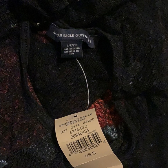 Black long sleeved see thru too with red flowers - Picture 5 of 5